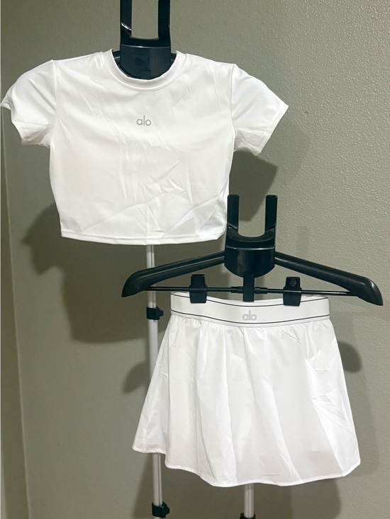 ALO Yoga Tops - ALO Yoga White Crop Tee Set